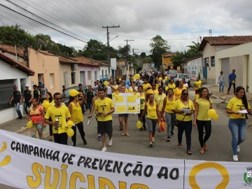 Caminhada pelas ruas de Itagimirim marca o encerramento do Setembro Amarelo