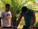 Ronald compartilha vídeo ensinando o pai Ronaldo a dançar reggae; veja o vídeo