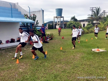 Seleção de Futebol de Itagimirim se prepara para a estréia na Copa do Descobrimento