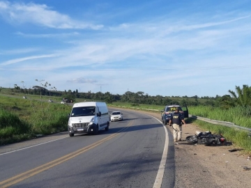 Motociclista morre em grave acidente na BR-101 entre Itagimirim e Eunápolis
