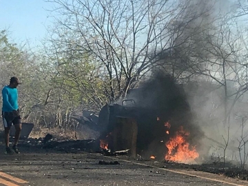 Bandidos explodem mais um carro-forte na Bahia