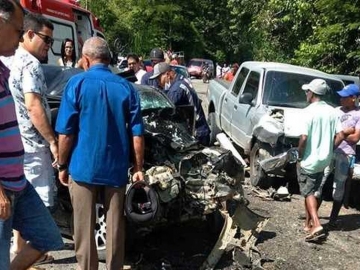 Três pessoas da mesma família morrem em grave acidente na Bahia