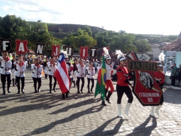 57 anos de Itagimirim são celebrados com belo desfile nas ruas da cidade