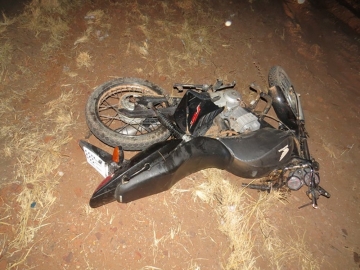 Dois homens morrem após moto ser atingida por caminhonete na Bahia