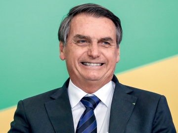 Bolsonaro faz apelo a caminhoneiros contra greve