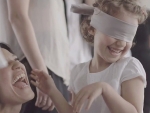 Desafio: Crianças precisam reconhecer suas mães de olhos vendados; veja o vídeo