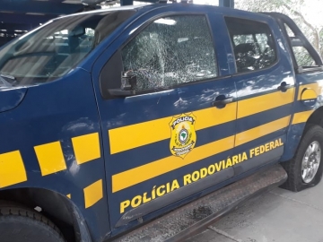 Motorista embriagado colide com viatura da PRF na BR-367 em Porto Seguro