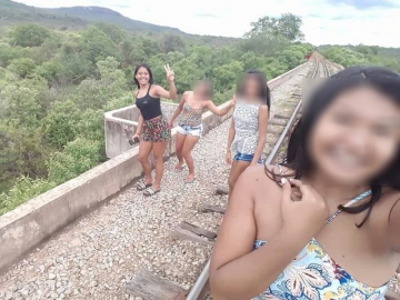 Jovens sofrem graves fraturas após cair de ponte enquanto tiravam selfie
